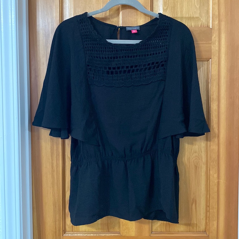 Vince Camuto short flowy sleeve blouse